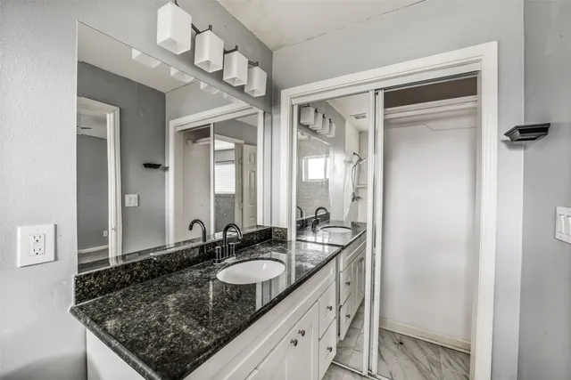 $189,000 | 6015 West Airport Boulevard, Houston, TX 77035