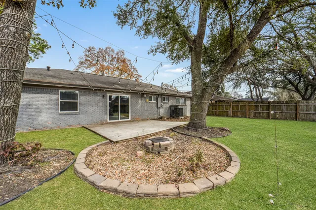 $189,000 | 6015 West Airport Boulevard, Houston, TX 77035