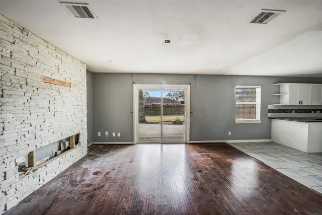 $189,000 | 6015 West Airport Boulevard, Houston, TX 77035