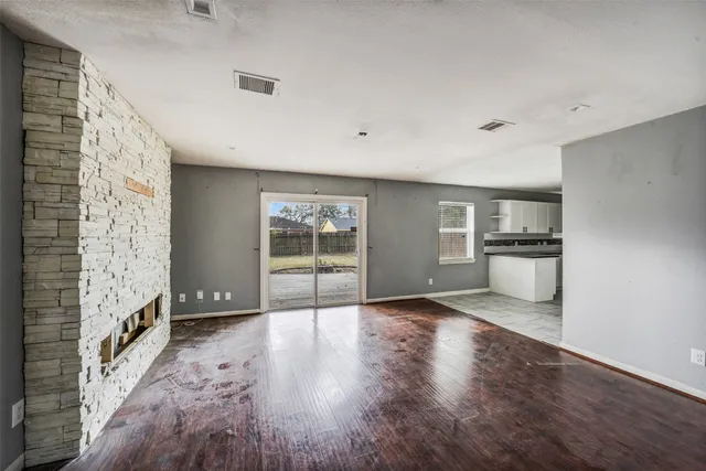 $189,000 | 6015 West Airport Boulevard, Houston, TX 77035