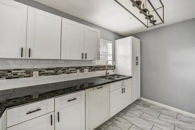 $189,000 | 6015 West Airport Boulevard, Houston, TX 77035