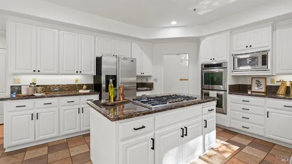 $1,569,000 | 15 Vincent Lane, Novato, CA 94945