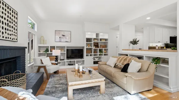 $1,569,000 | 15 Vincent Lane, Novato, CA 94945