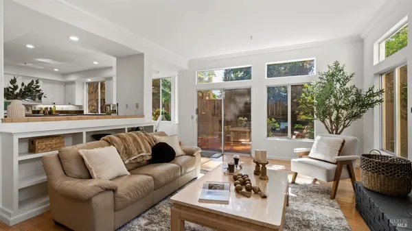 $1,569,000 | 15 Vincent Lane, Novato, CA 94945