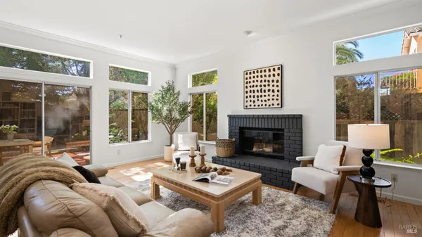 $1,569,000 | 15 Vincent Lane, Novato, CA 94945