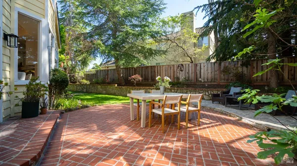 $1,569,000 | 15 Vincent Lane, Novato, CA 94945