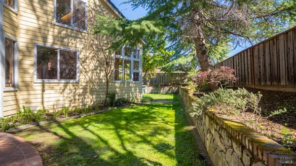 $1,569,000 | 15 Vincent Lane, Novato, CA 94945