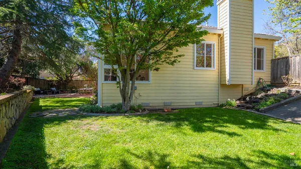 $1,569,000 | 15 Vincent Lane, Novato, CA 94945