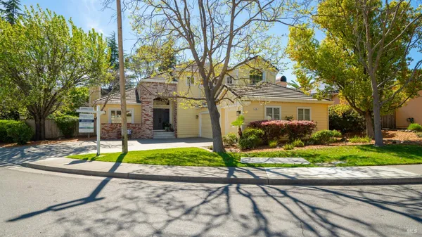 $1,569,000 | 15 Vincent Lane, Novato, CA 94945