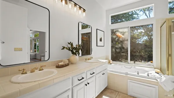 $1,569,000 | 15 Vincent Lane, Novato, CA 94945