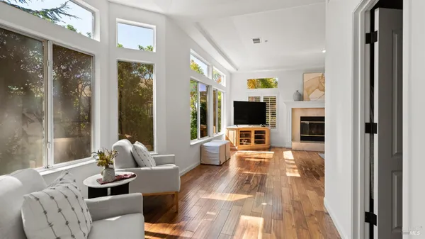 $1,569,000 | 15 Vincent Lane, Novato, CA 94945