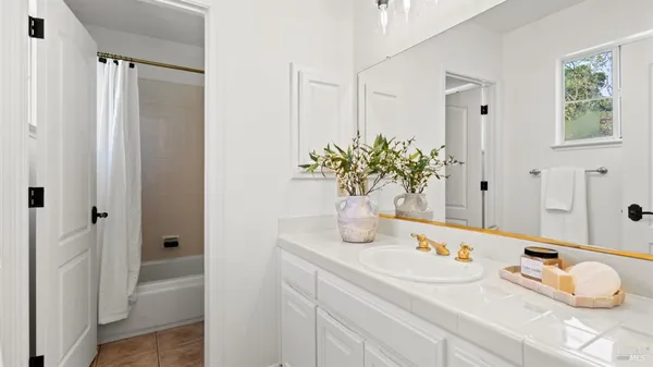 $1,569,000 | 15 Vincent Lane, Novato, CA 94945