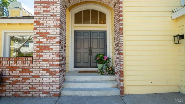 $1,569,000 | 15 Vincent Lane, Novato, CA 94945