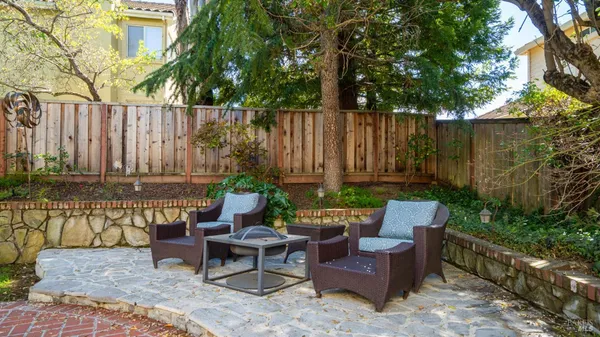 $1,569,000 | 15 Vincent Lane, Novato, CA 94945