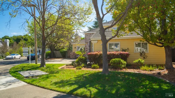 $1,569,000 | 15 Vincent Lane, Novato, CA 94945