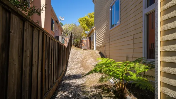 $1,569,000 | 15 Vincent Lane, Novato, CA 94945