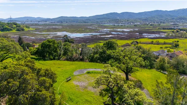 $1,569,000 | 15 Vincent Lane, Novato, CA 94945