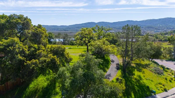 $1,569,000 | 15 Vincent Lane, Novato, CA 94945