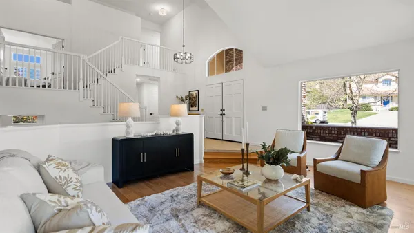 $1,569,000 | 15 Vincent Lane, Novato, CA 94945