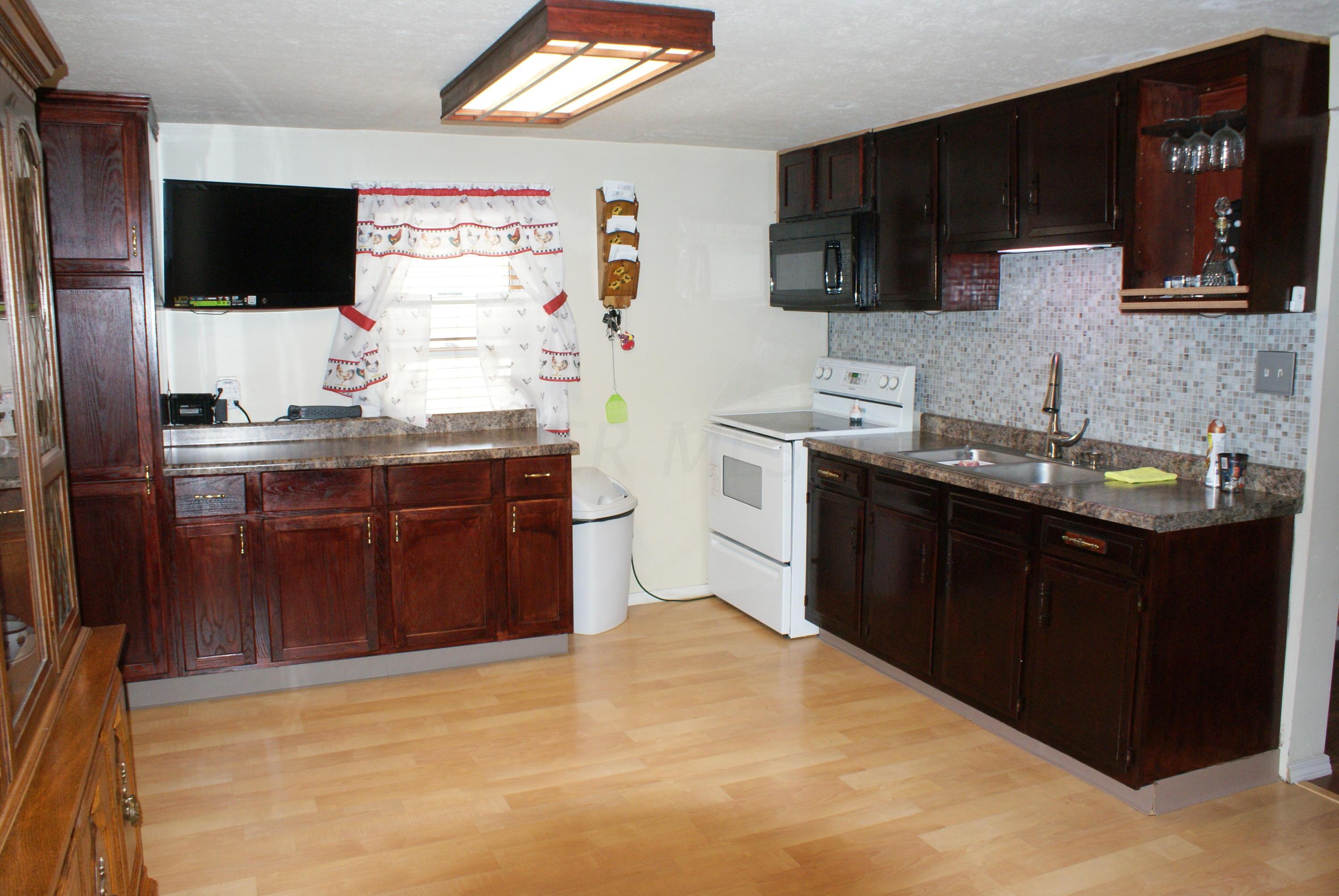 1927 Case Road Columbus, OH 43224 - Photo 12 of 20