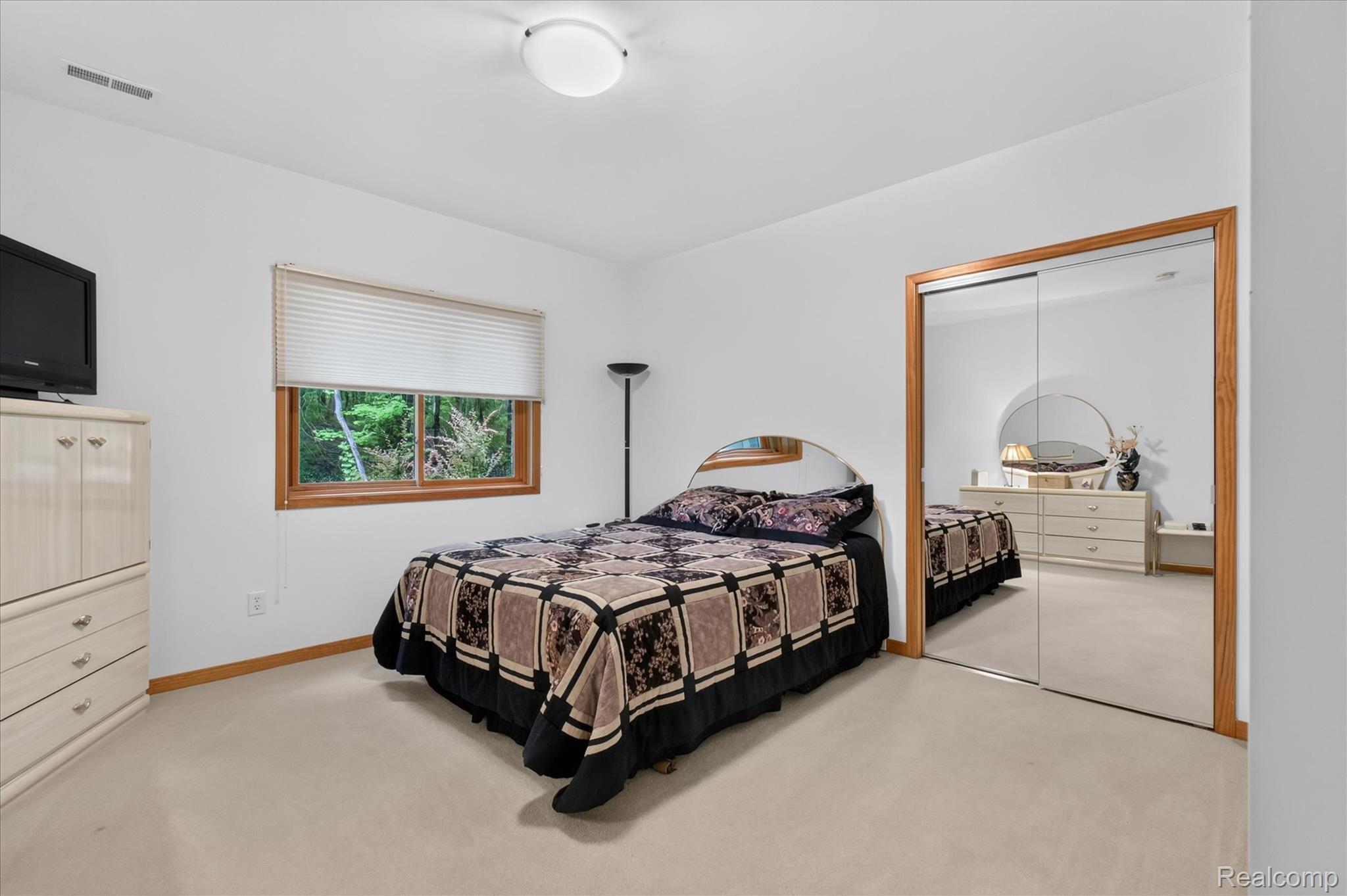 5388 Hartland Road Fenton, MI 48430 - Photo 32 of 74 31-5388-Hartland-Rd-WindowStill.jpg