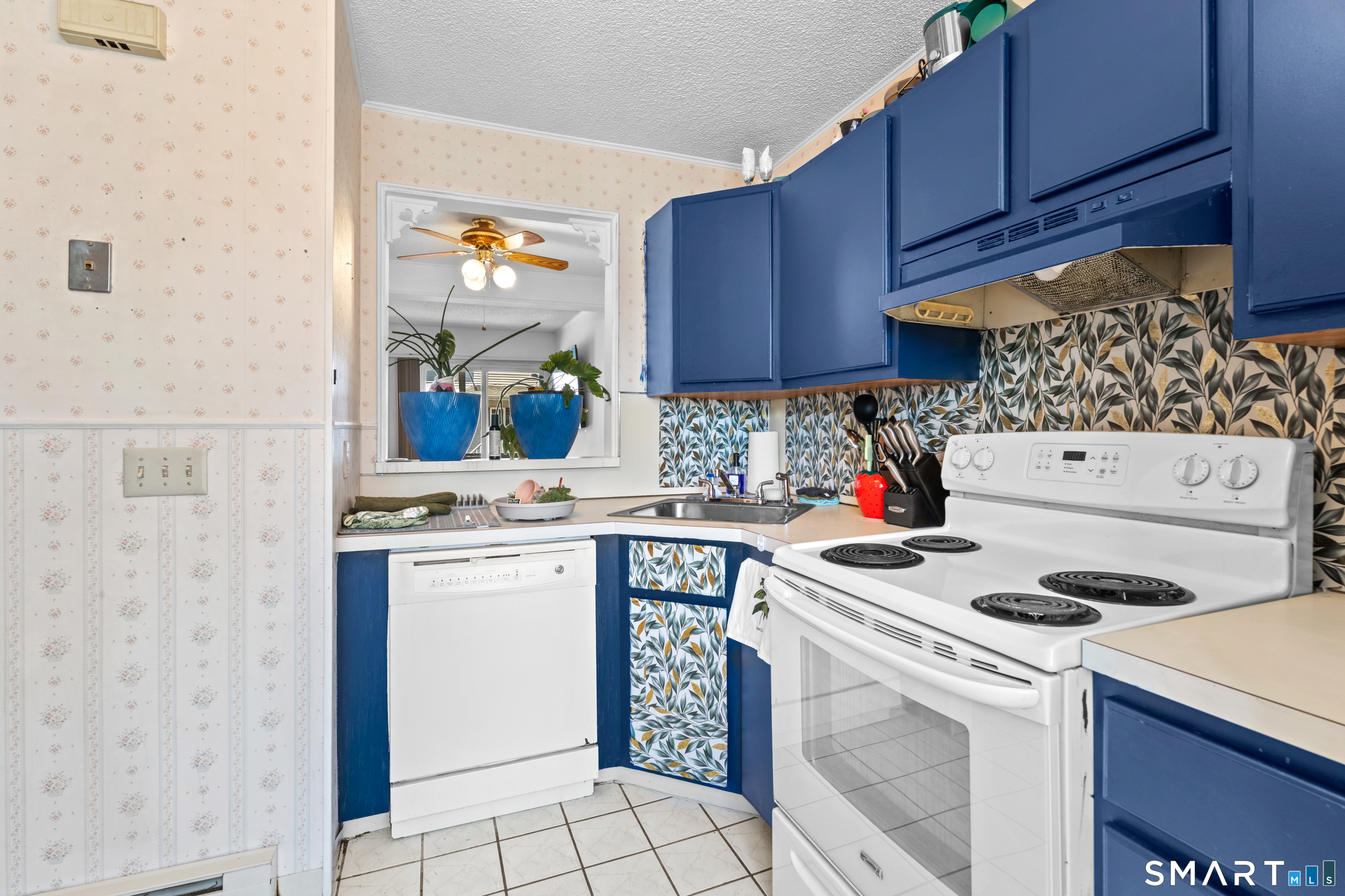 23 Pearl Lake Road, Unit B Waterbury, CT 06706 - Photo 7 of 14 a kitchen with a stove and a cabinets