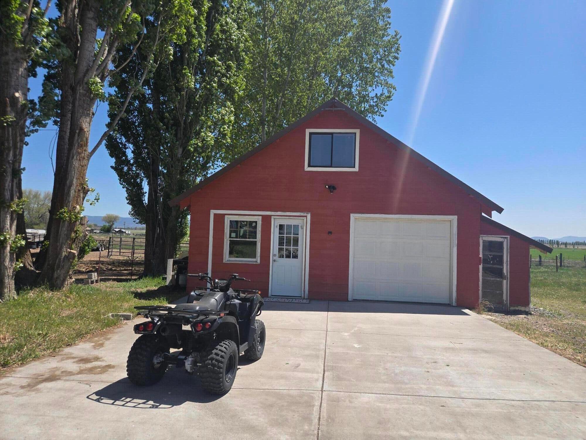 112 Hill Road Tulelake, CA 96134 - Photo 23 of 39 Garage