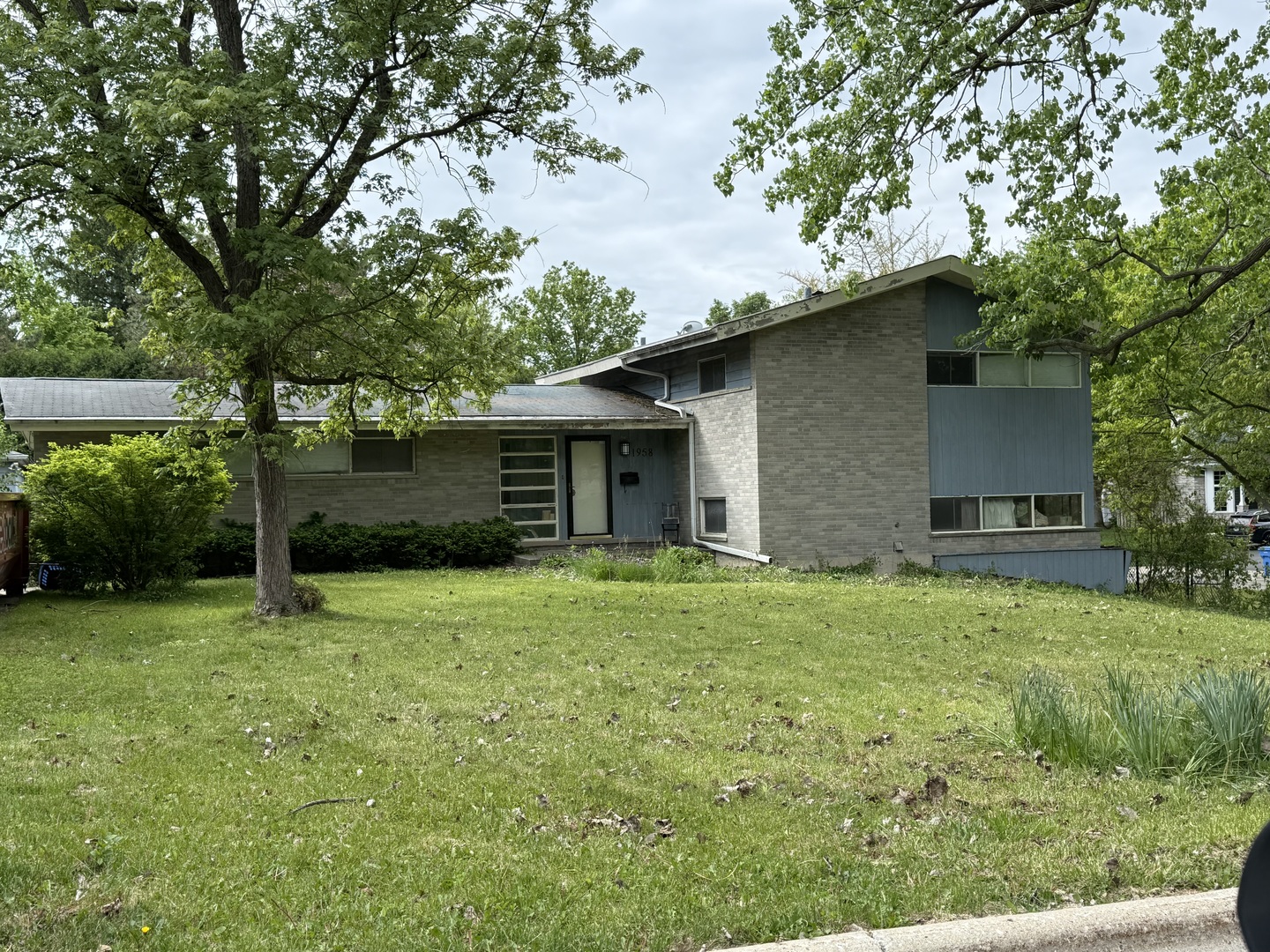 1958 Castlewood Road Highland Park, IL 60035 - Photo 1 of 15
