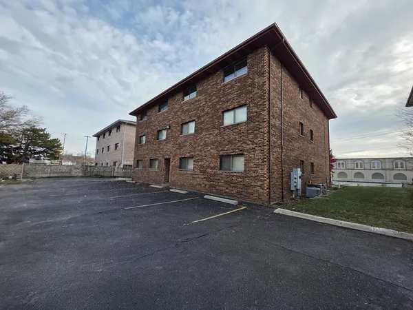 $169,900 | 4818 West 122nd Street, Unit 3W, Alsip, IL 60803