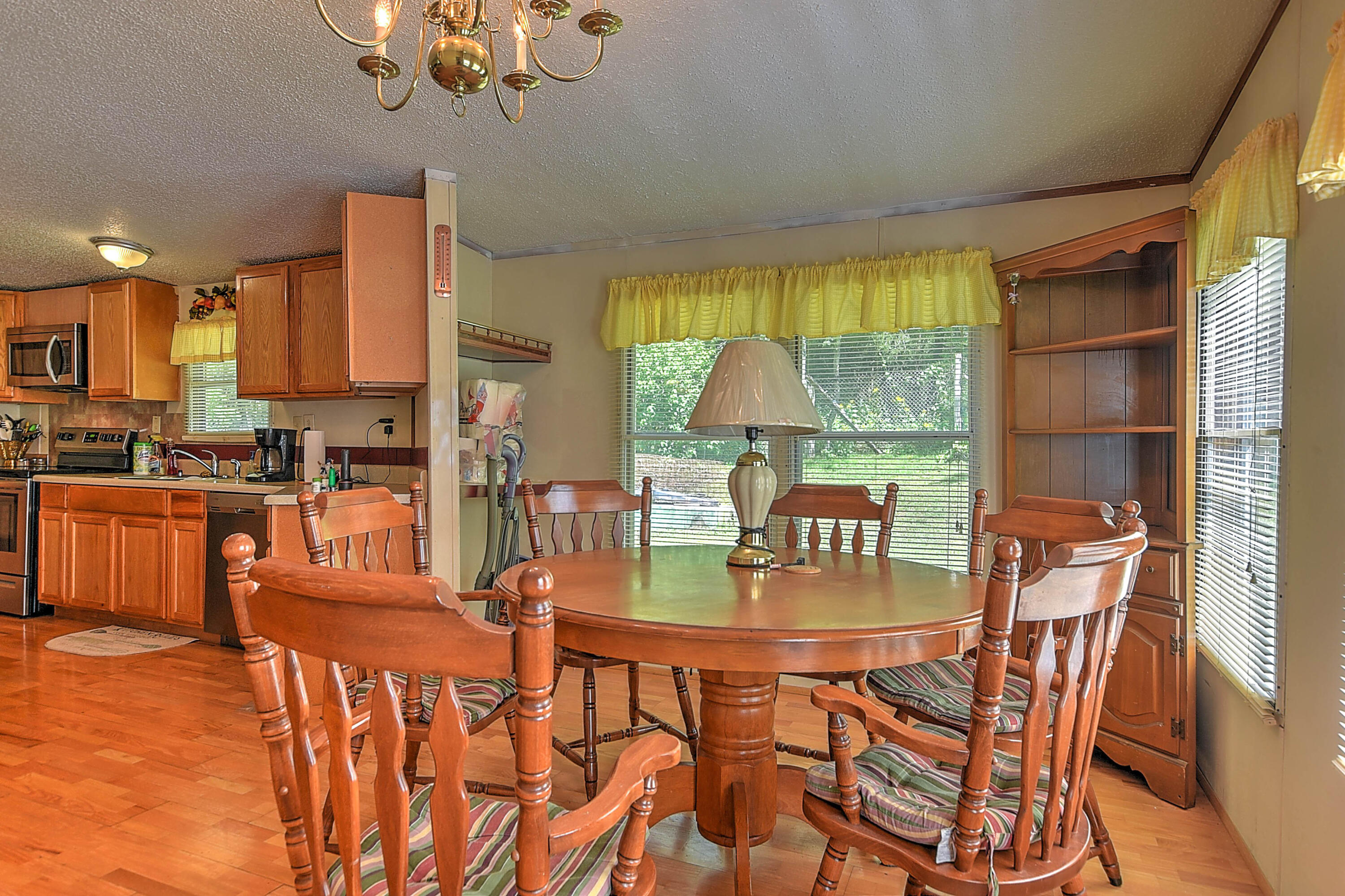 409 Sinking Springs Road Bristol, TN 37620 - Photo 8 of 29 409 Sinking Springs-9