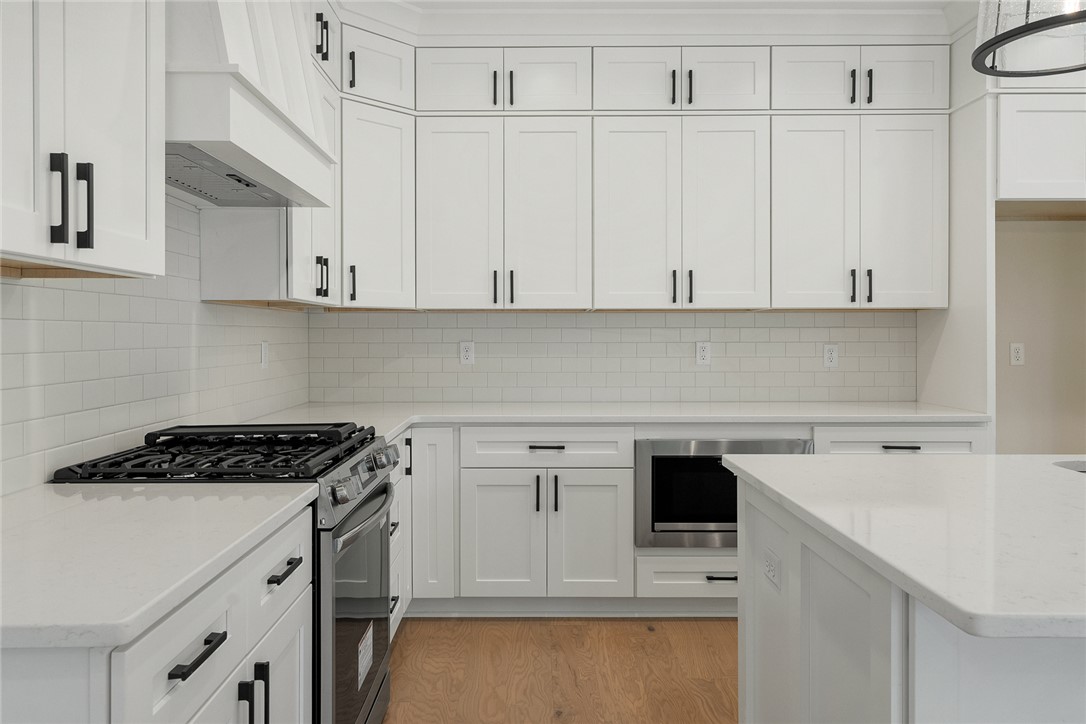 100 Garden Gate Drive Anderson, SC 29621 - Photo 14 of 43 This bright kitchen features ample counter space and modern appliances, perfect for everyday living.