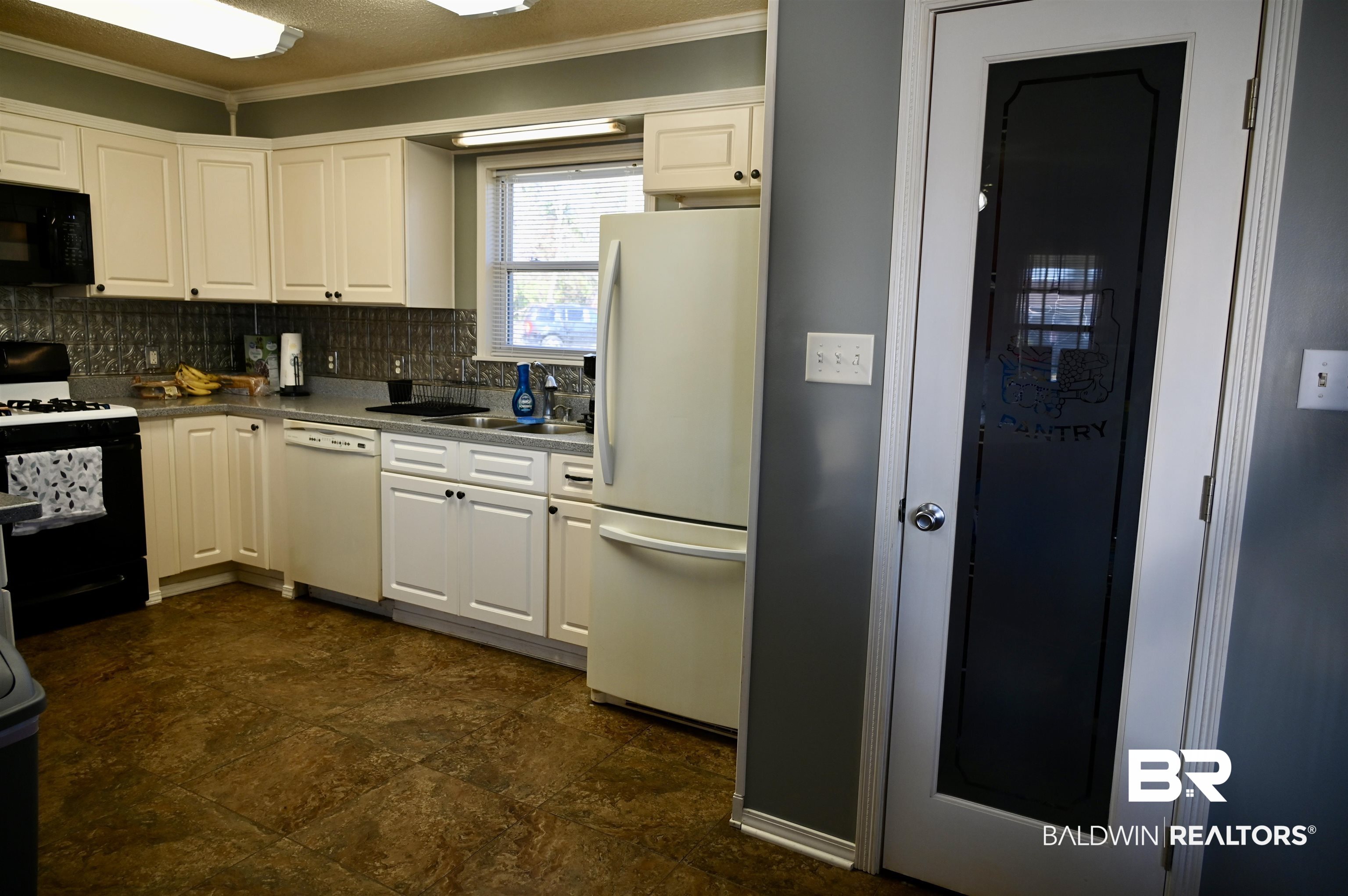 147 Mayo Street Brewton, AL 36426 - Photo 4 of 31