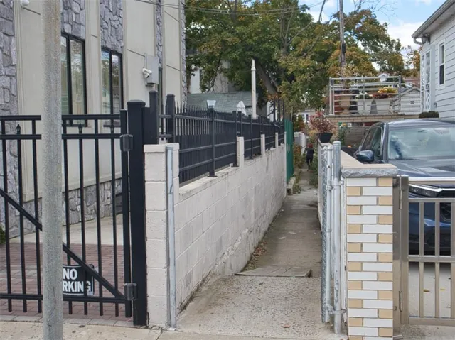 a view of a pathway with buildings