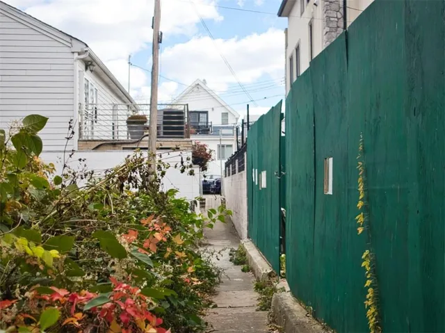 a view of a pathway of a house