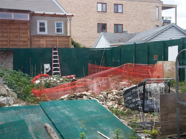 a view of a backyard with table and chairs potted plants