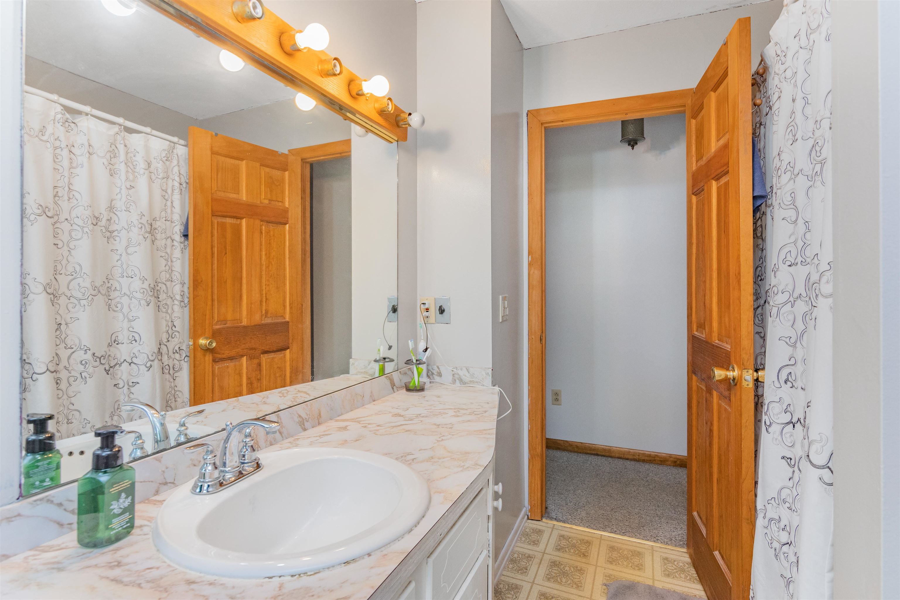 215 Meadow Ridge Lane Georgia, VT 05468 - Photo 11 of 37 Gallery Image 11