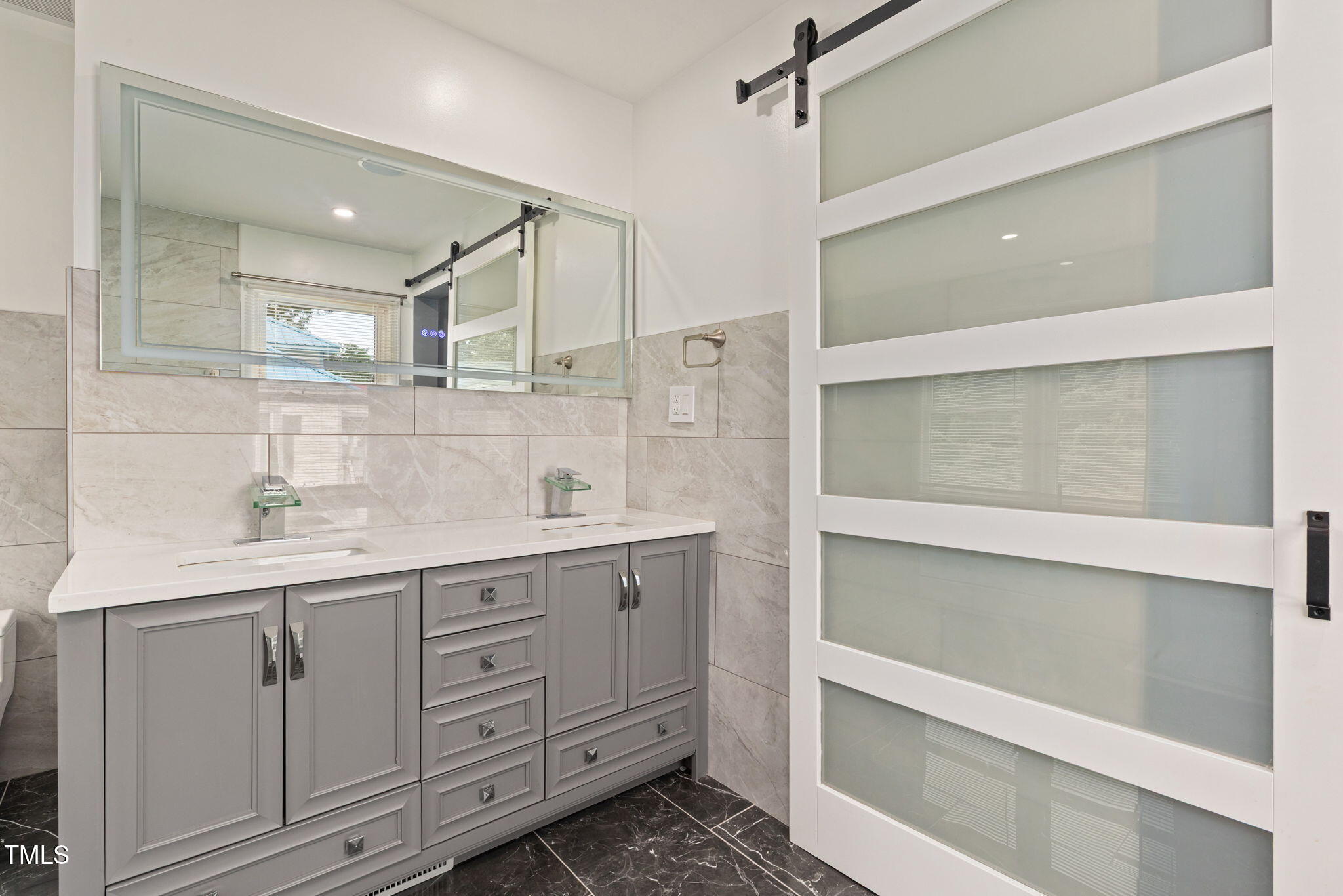 2315 Oxford Road Henderson, NC 27536 - Photo 20 of 62 Owner's Bathroom