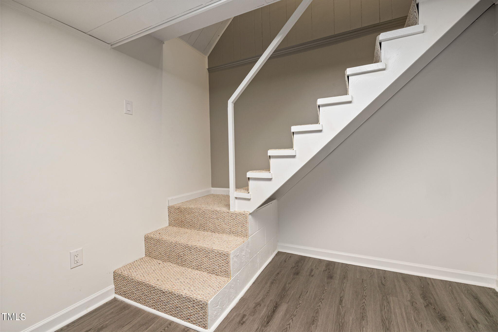 2315 Oxford Road Henderson, NC 27536 - Photo 33 of 62 a view of entryway