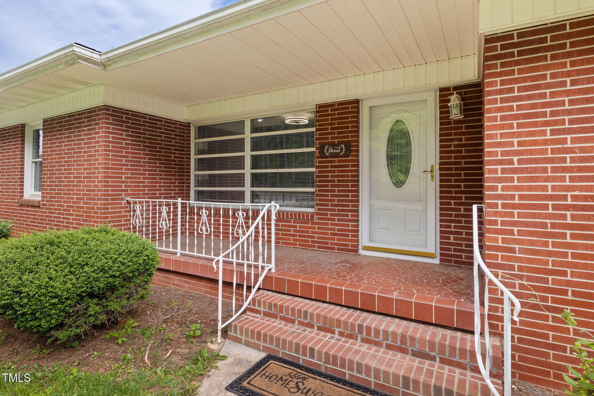 2315 Oxford Road Henderson, NC 27536 - Photo 6 of 62 Front Porch