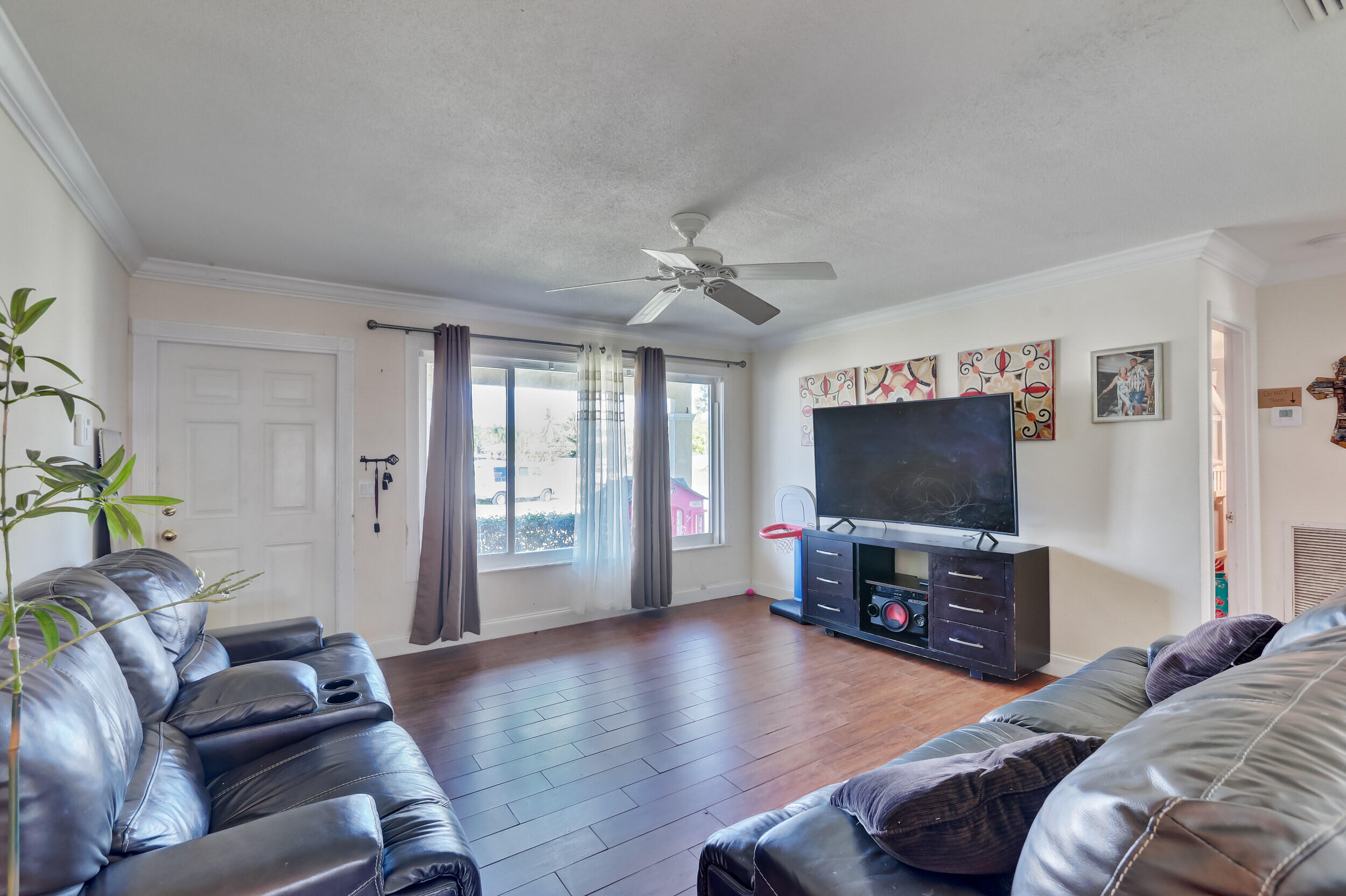 3294 Capri Road Palm Beach Gardens, FL 33410 - Photo 8 of 45 10_10_320a1828