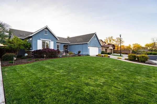 $925,000 | 425 Rockcliff Court, Roseville, CA 95747