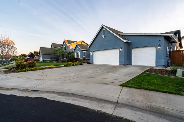 $925,000 | 425 Rockcliff Court, Roseville, CA 95747