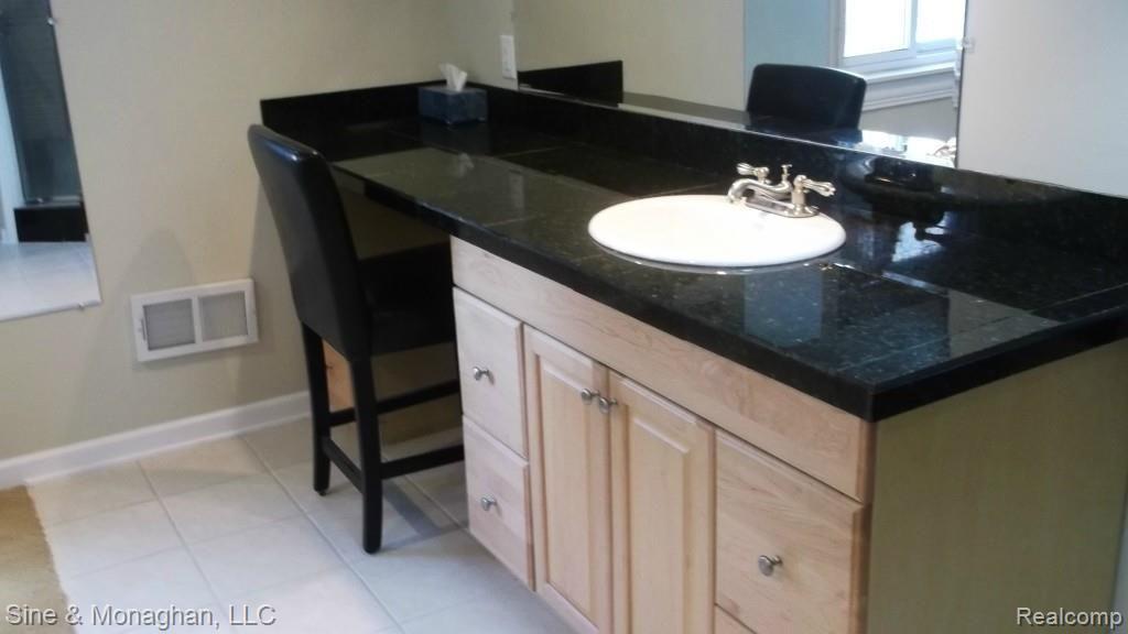 49698 Shelby Road Utica, MI 48317 - Photo 17 of 24 16.jpg