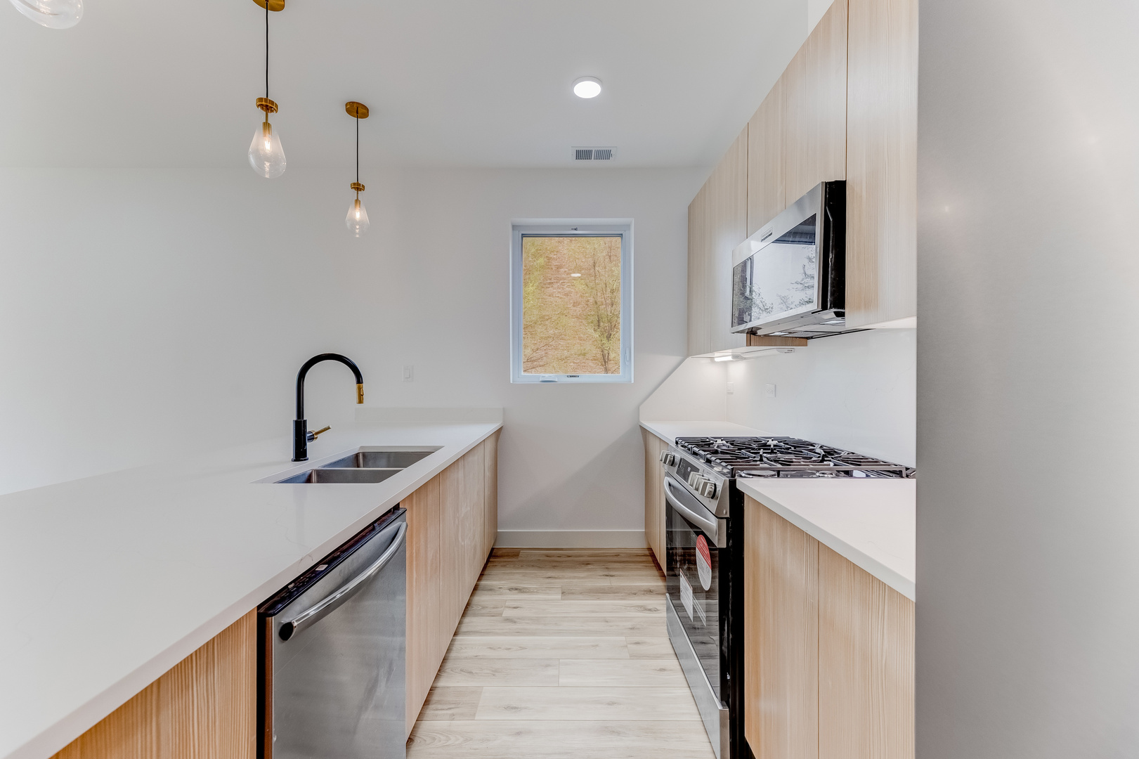 5921 South Calumet Avenue, Unit 2 Chicago, IL 60637 - Photo 12 of 40 a kitchen with a stove and a sink