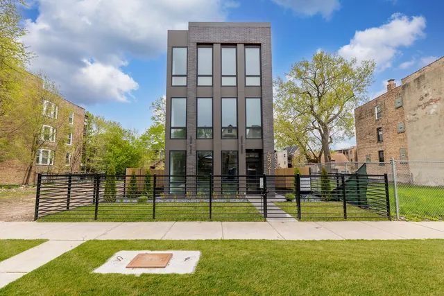 $2,800 | 5921 South Calumet Avenue, Unit 2, Chicago, IL 60637