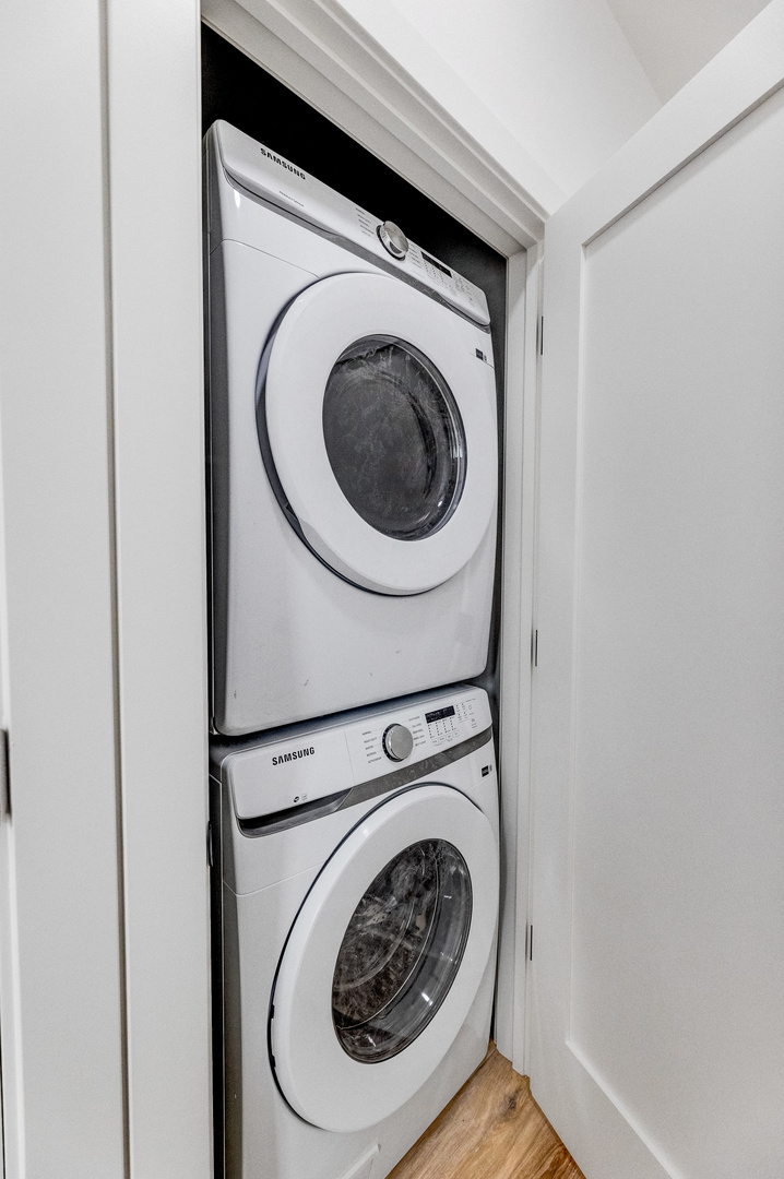 5921 South Calumet Avenue, Unit 2 Chicago, IL 60637 - Photo 21 of 40 a utility room with dryer and washer