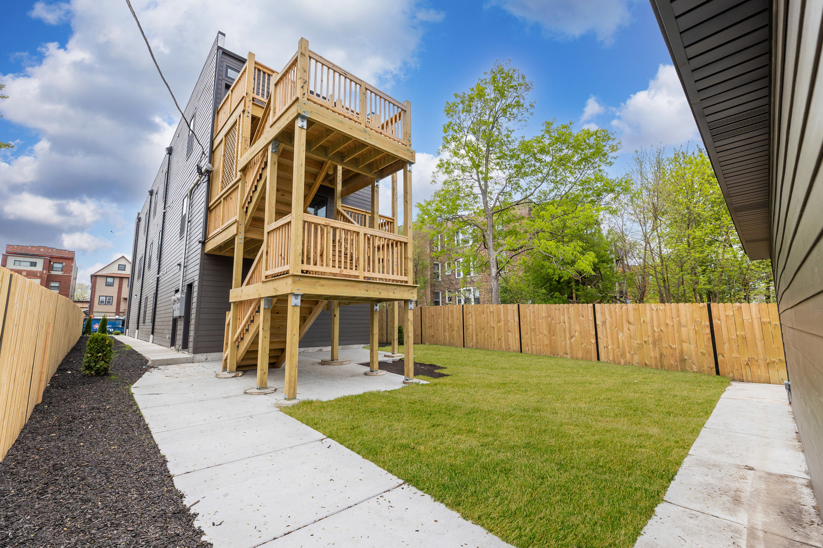 5921 South Calumet Avenue, Unit 2 Chicago, IL 60637 - Photo 39 of 40 a view of a building with a yard