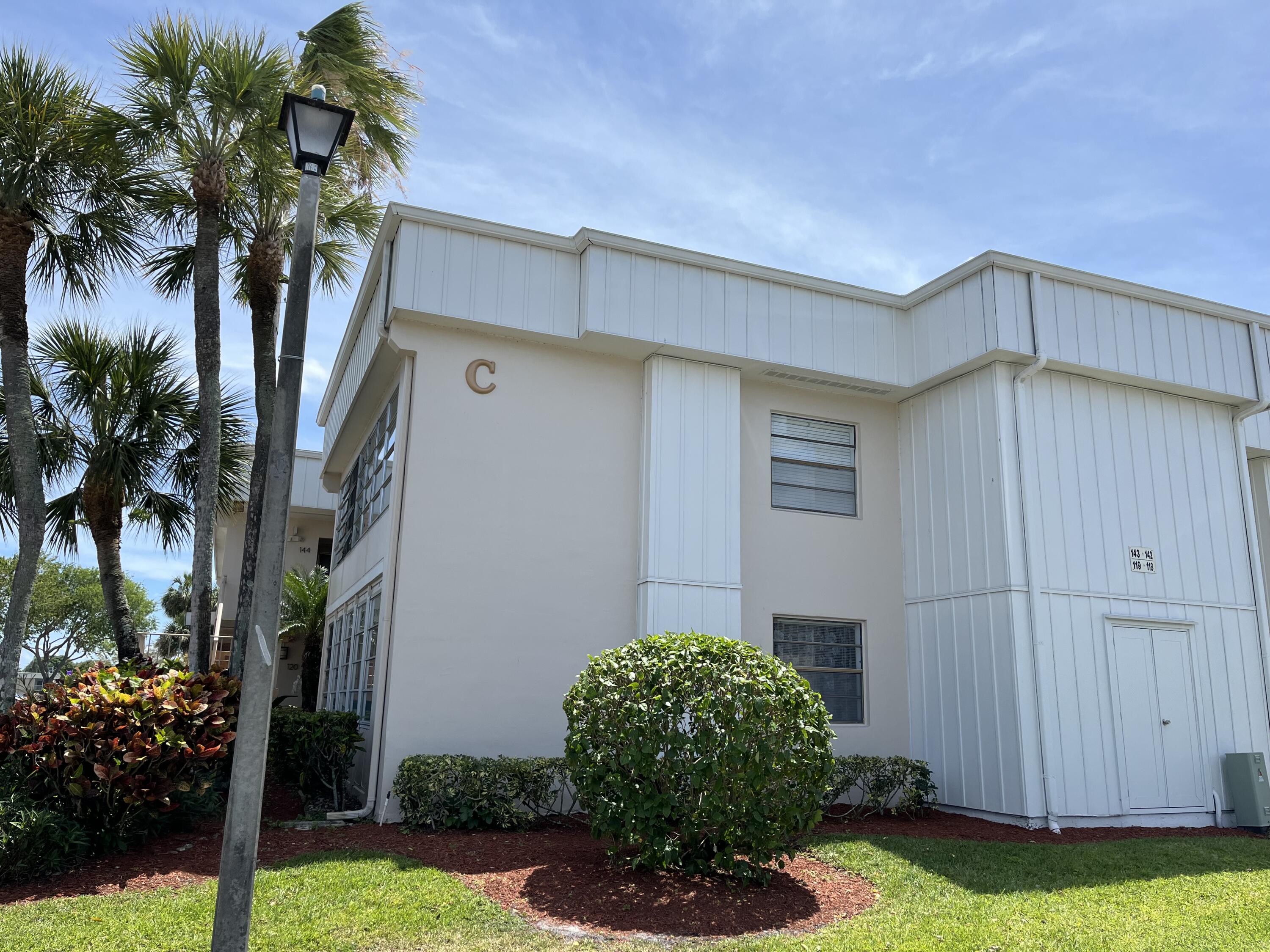 114 Capri B Delray Beach, FL 33484 - Photo 4 of 21 a view of a small yard