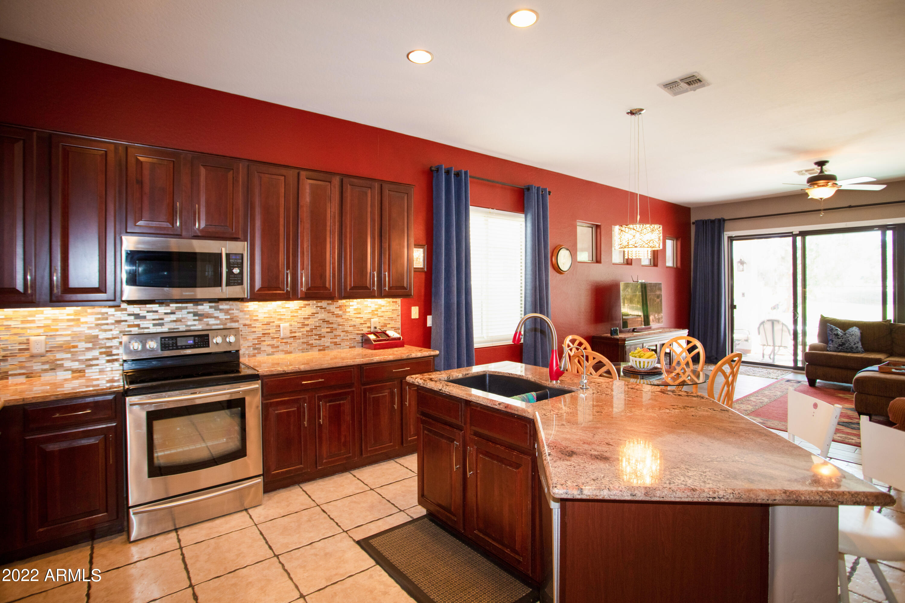 2441 East Darrel Road Phoenix, AZ 85042 - Photo 12 of 43 13 Kitchen