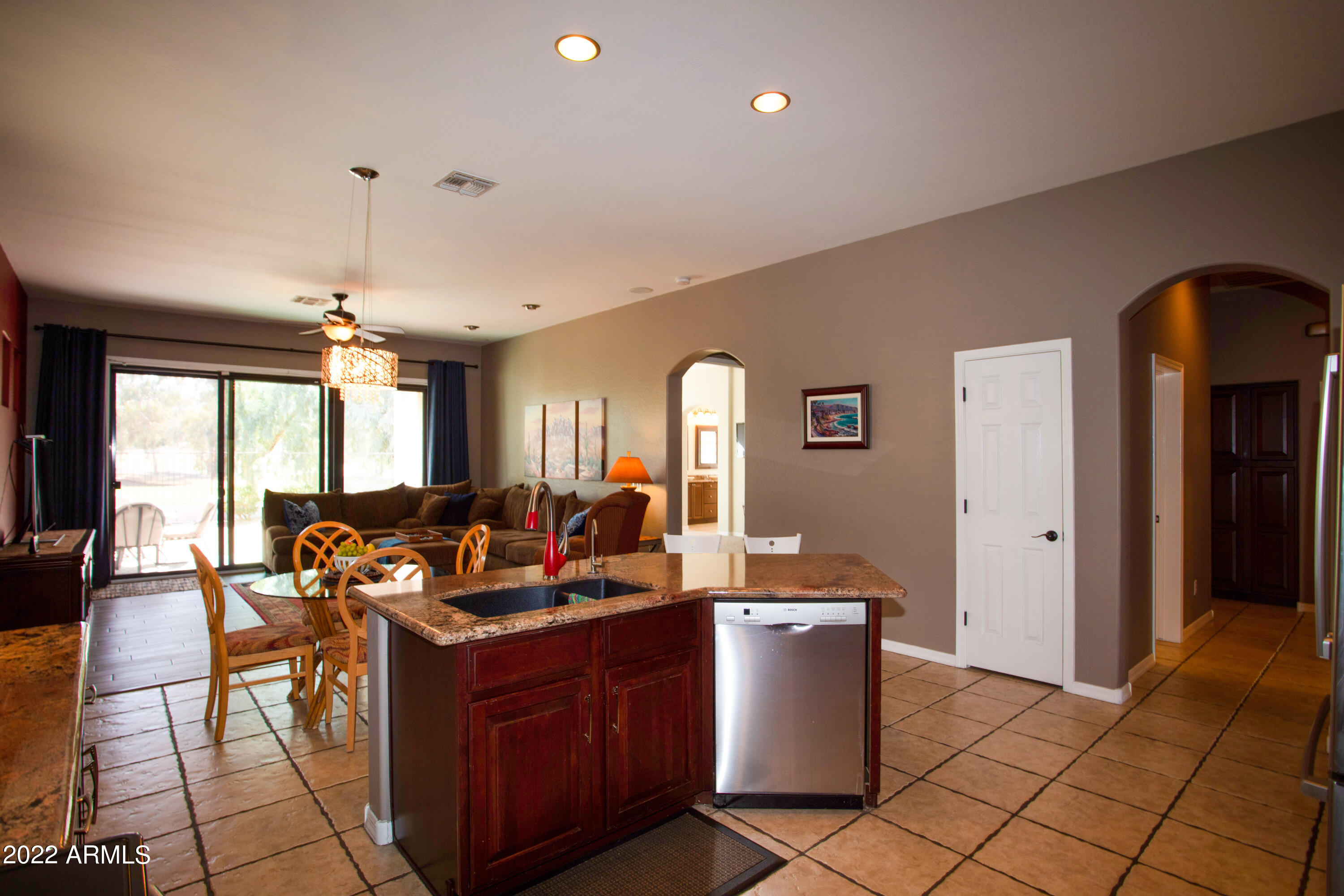 2441 East Darrel Road Phoenix, AZ 85042 - Photo 13 of 43 14 Kitchen